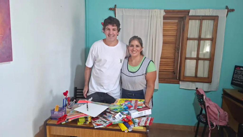 La colecta de útiles de Interpersonal en Cabildo: 350 útiles, 15 kits y materiales para las escuelas y jardines locales.